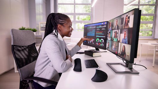 Frau beim Digital Business Coaching Frau beim Digital Business Coaching