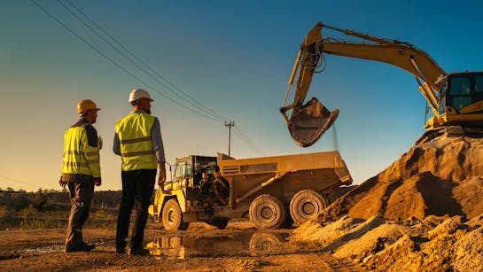 Baumaschinen und Bauarbeiter auf einer Baustelle Baumaschinen und Bauarbeiter auf einer Baustelle