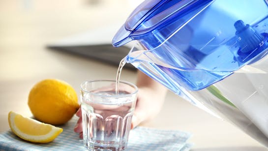 Tischwasserfilter reduzieren den Kalkgehalt im Wasser Tischwasserfilter