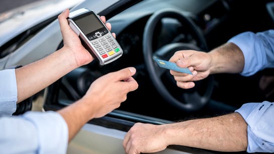 zahlung per tankkarte aus dem auto heraus zahlung per tankkarte aus dem auto heraus