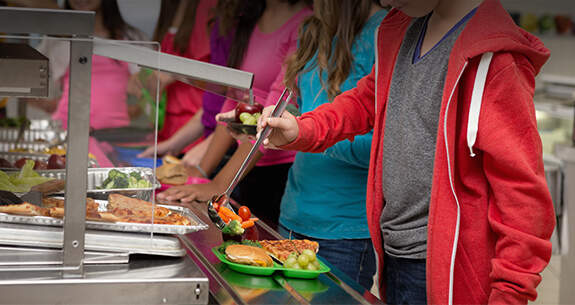 Essen für Schulen & Kitas: Professionelles Catering 